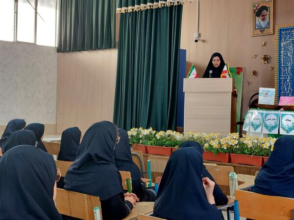 جشن ولادت امام حسن عسکری(ع) در دبیرستان شاهد شهید کلانتری ناحیه 1 کرج 