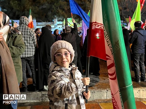 حضور باشکوه مردم کرج در شب بیست و هفتم