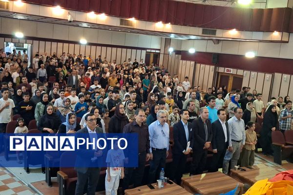 مراسم تجلیل از دانش‌آموزان برتر دبیرستان هیأت امنایی رازی ناحیه ۴شیراز