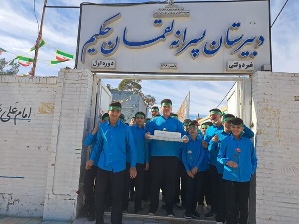 جشنِ تکلیفِ «به وقتِ میهن خدایی» دانش آموزان اشکذری همراه دستبوسی مادر