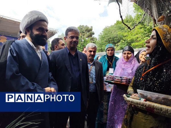 بازدید معاون پرورشی و فرهنگی وزارت آموزش و پرورش از نمایشگاه دستاوردهای کانون‌های فرهنگی تربیتی استان بوشهر