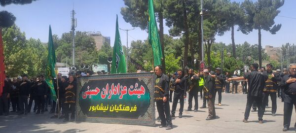 برپایی پرشور مراسم عزاداری سیدالشهدا در خیابان‌های نیشابور 