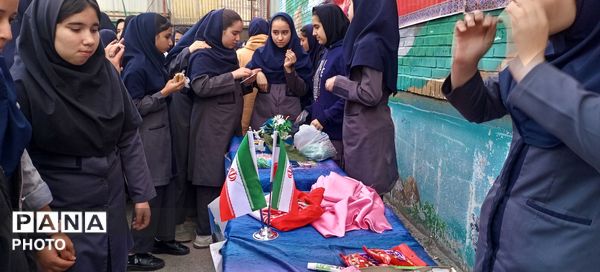 بازارچه در آموزشگاه موحدین  تبادکان مشهد