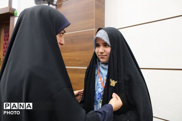 مراسم بزرگداشت مقام معلم در پردیس