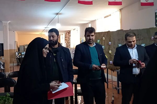 اجرای طرح ملی مدرسهٔ انقلاب در دبیرستان شهدای محراب شهرستان قرچک 