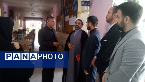 بازدید وزراتی از فعالیت‌های اجرا شده برنامه نماد در مدارس شازند 