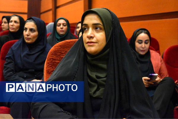 آیین تجلیل از برگزیدگان حوزه مشاوره و پیشگیری از آسیب‌های اجتماعی بهارستان‌دو