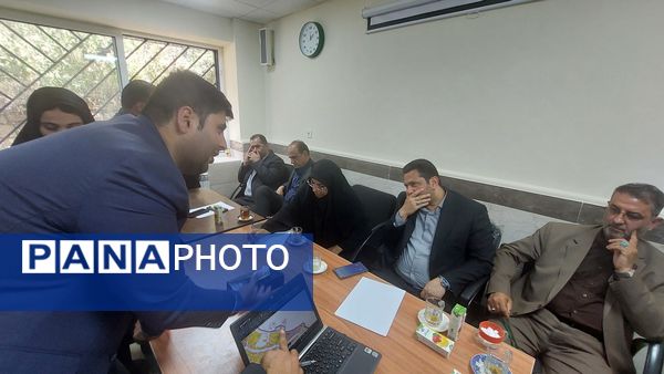 برگزاری میز خدمت به‌مناسبت هفته دولت در بلده