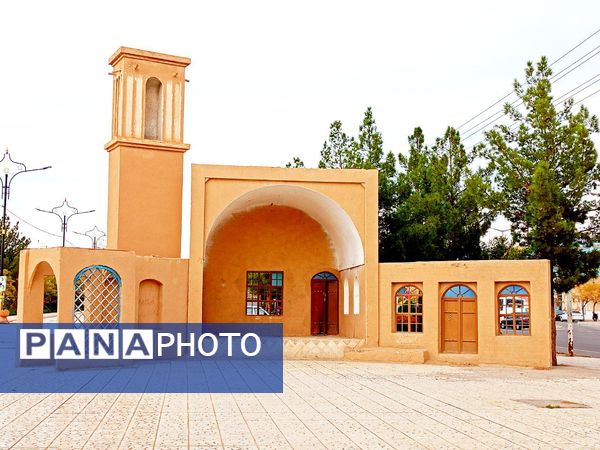 کاشمر در برگریزان پاییز