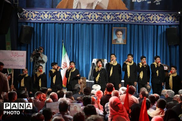 گردهمایی مردم همدان در پاسداشت مقام رهبر شهید انقلاب در رواق کشوردوست