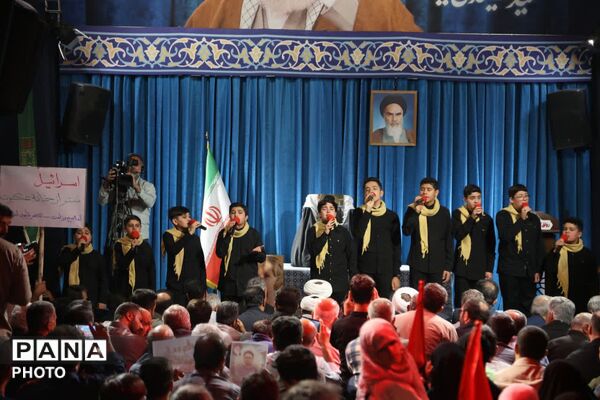 گردهمایی مردم همدان در پاسداشت مقام رهبر شهید انقلاب در رواق کشوردوست