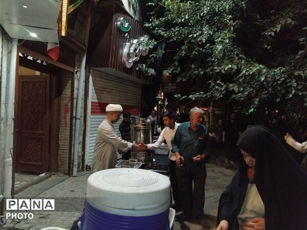 چایخانه حوزه علمیه گلشن؛ همراه با طلاب در سوگ رهبر امت در شب صد و هفتاد و نهم