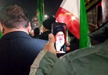 موکب‌های مردمی نماد وفاداری به رهبری انقلاب