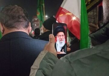 موکب‌های مردمی نماد وفاداری به رهبری انقلاب