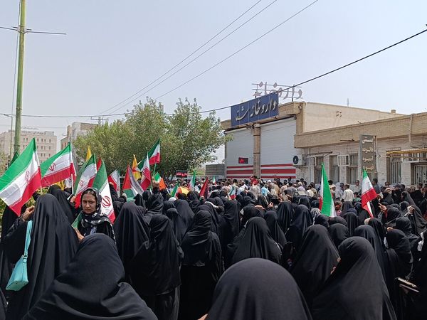 خروش آحاد مردم میناب در جمعه خشم و نصر 