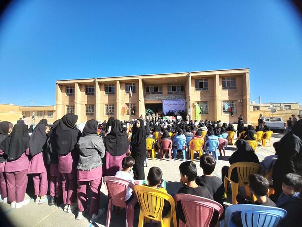 آنان که گمنامند زهرایی تبارند