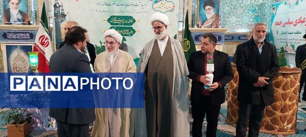 آیین غبارروبی ضریح مطهر حضرت علی‌بن‌امام‌محمدباقر(ع) 