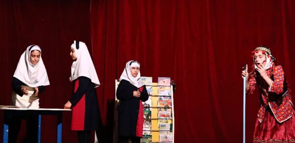 حضور نماینده استان در مرحله کشوری چهارمین جشنواره ملی تئاتر درسی در میناب
