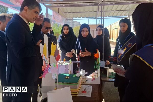 گرامیداشت هفته سلامت روان در دبیرستان فرزانگان ملارد 