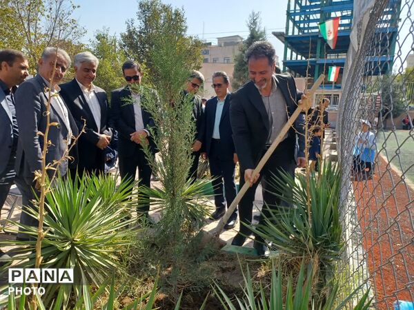زنگ مهر، ایثار، شهادت و نماز  در هنرستان دارالفنون