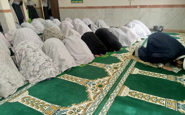 جشن ماه مهرومدرسه دردبیرستان وکیلی ۱۰نیشابور