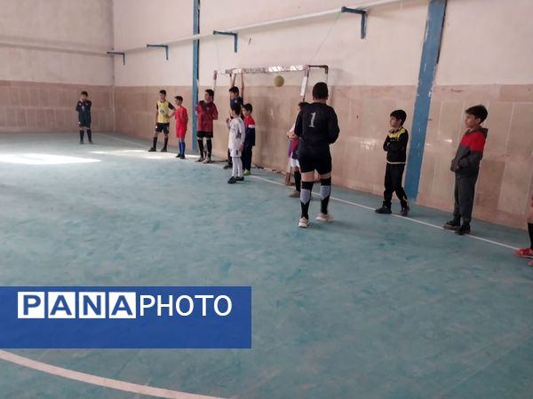 شادی و هیجان دانش‌آموزان در سالن ورزشی 