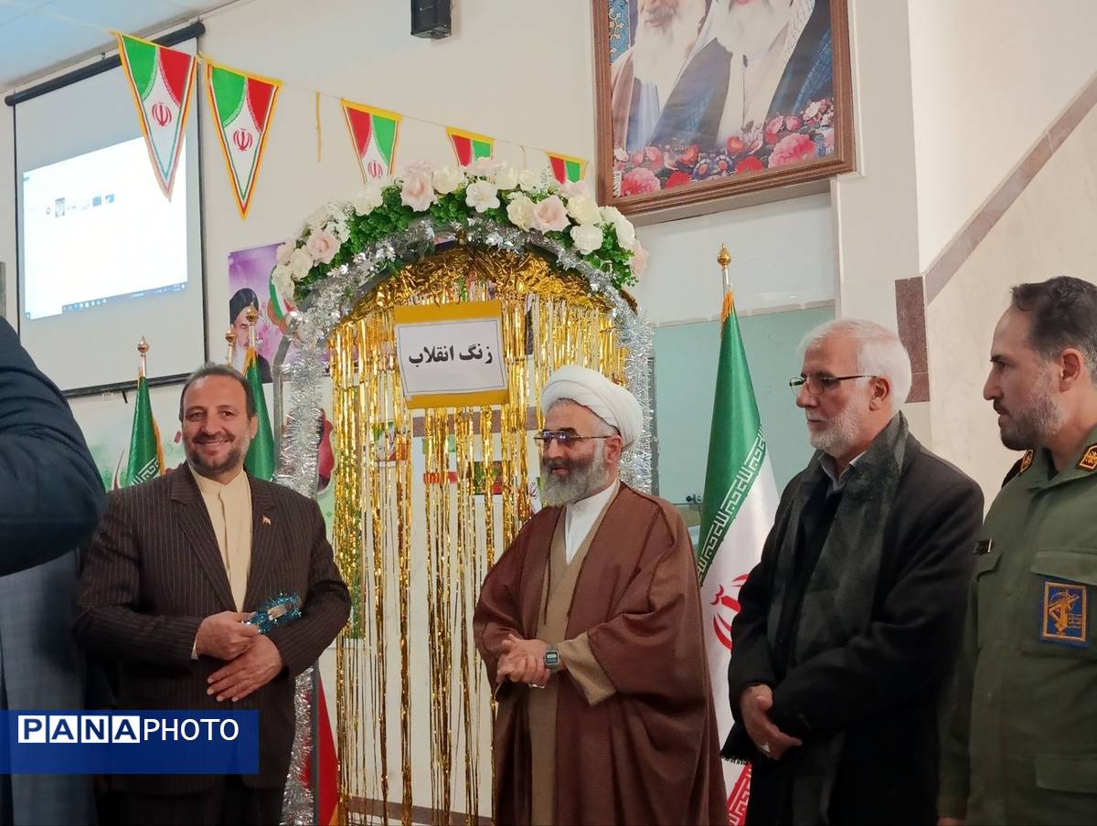 جشن پیروزی انقلاب در نهاوند 