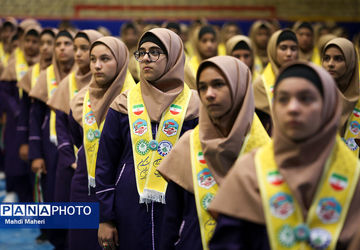 دانش‌آموزان یاوران انقلاب هستند