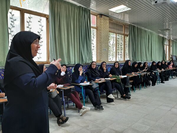 اختتامیه دوره ارتقاء مهارت‌های رابطان مشاوره نواحی هفت‌گانه مشهد و تبادکان