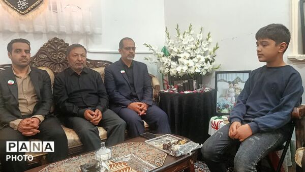 دیدار مسئولان آموزش و پرورش ناحیه یک قم با تنها بازمانده حمله هوایی به شهرک ولایت قم