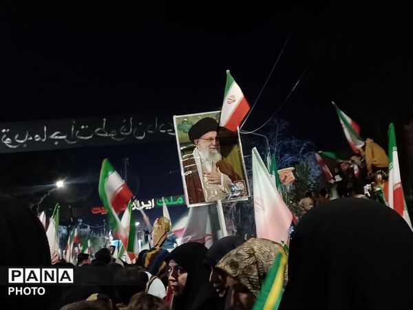 پیمان دوباره با رهبری با نوای رسای مهدی رسولی در آیین تجدید بیعت 
