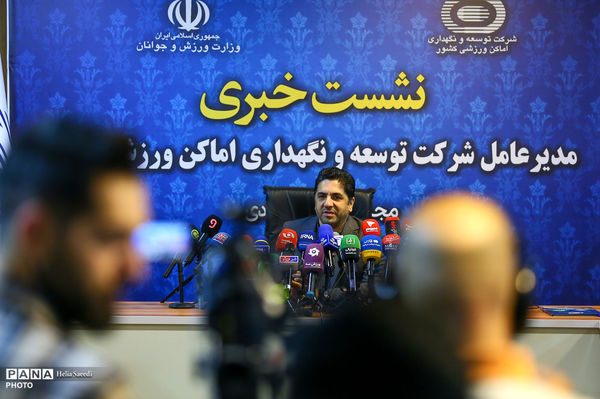 بازدید خبرنگاران از روند بازسازی و تعمیرات ورزشگاه آزادی 