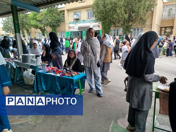 بازارچه کسب و کار دانش‌‍آموزان مدرسه حضرت رقیه(س)