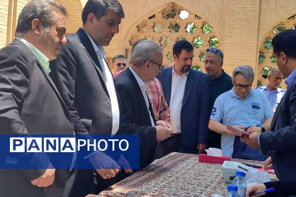 حضور پرشور مردم شیرازدرشعبه اخذ رأی حافظیه 