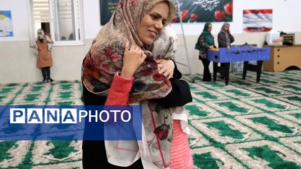 جشن شب یلدایی دختر و مادران در مسجد النبیین بیرجند