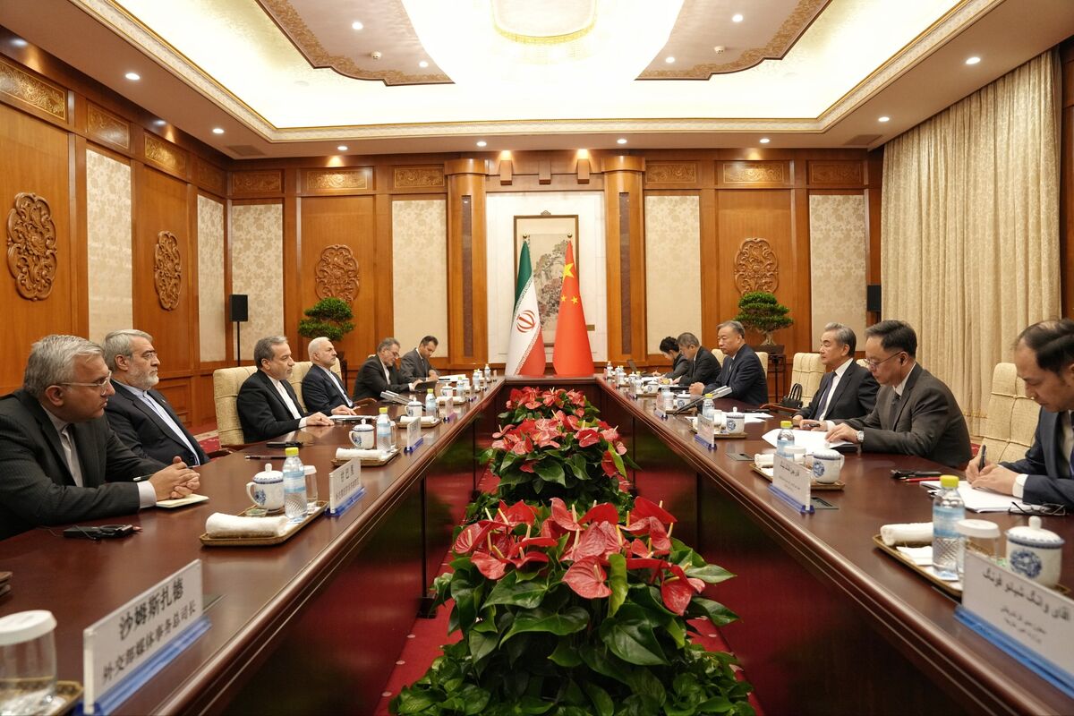 عراقچی: ایران همانند میدان، در عرصه دیپلماسی هم جدی و ثابت‌قدم است