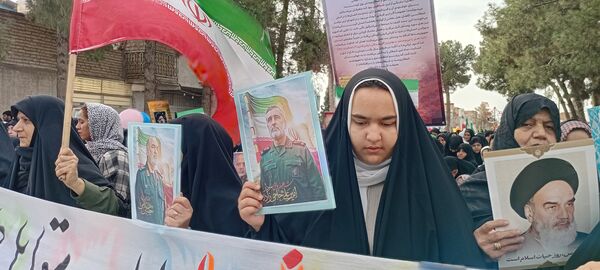 حضور پر شور کودکان و نوجوانان خلیل آبادی در راهپیمایی ۲۲ بهمن