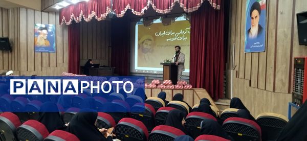  تقدیر از فعالان امور تربیتی به‌مناسبت هفته امور تربیتی در ناحیه 2کرج 