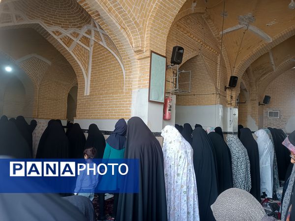 برگزاری نماز جمعه در آغاز هفته بسیج دانش آموزی با حضور دانش آموزان بسیجی نیشابور