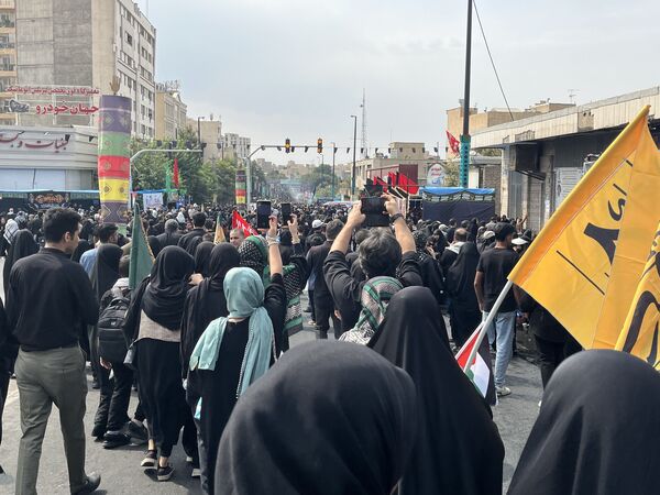 استقبال دلدادگان اباعبدالله الحسین (ع) از پیاده روی جاماندگان اربعین حسینی‌