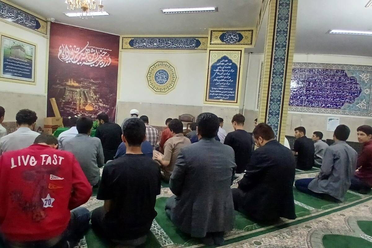 حس ناب بندگی در میان دانش‌آموزان دبیرستان امام علی (ع)