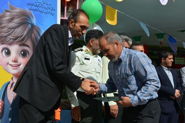 برگزاری جشن شکوفه‌های کلاس اولی دربهارستان‌دو