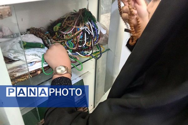 اجرای طرح غبارروبی نمازخانه مدارس در دبیرستان توحید یک شهرستان قدس