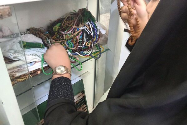 اجرای طرح غبارروبی نمازخانه مدارس در دبیرستان توحید یک شهرستان قدس