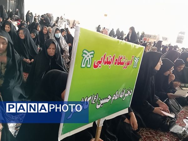 حضور دانش آموزان در نماز جمعه کاشمر