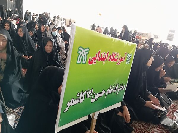 حضور دانش آموزان در نماز جمعه کاشمر