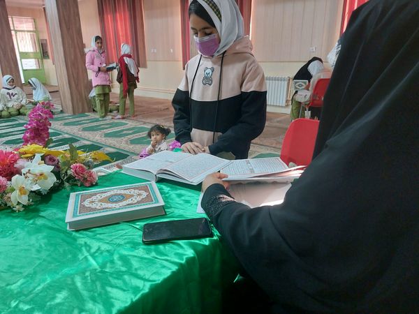 برگزاری مسابقات قرآن عترت و نماز در مدرسه شاهد حضرت معصومه (س)