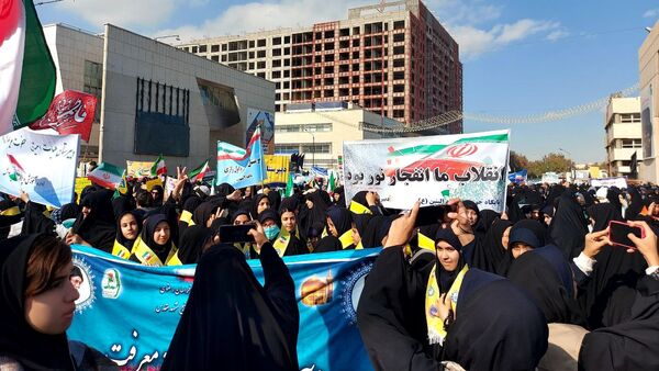 حضور پرشور دانش آموزان پیشتاز مشهدی در راهپیمایی یوم الله ۱۳ آبان
