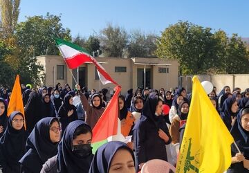 مراسم روز دانش‌آموز در مدرسه فرزانگاه 4 برگزار شد