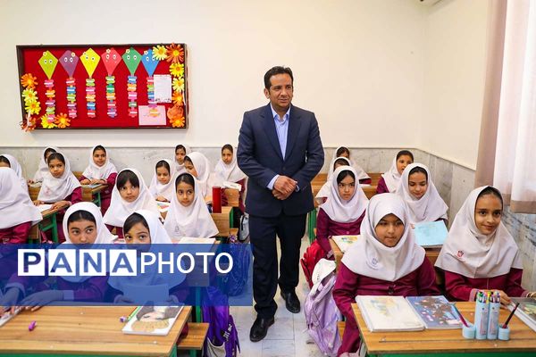 بازدید مدیرکل آموزش‌وپرورش کرمان از مجتمع آموزشی «اندیشه هوشمند ارگ»